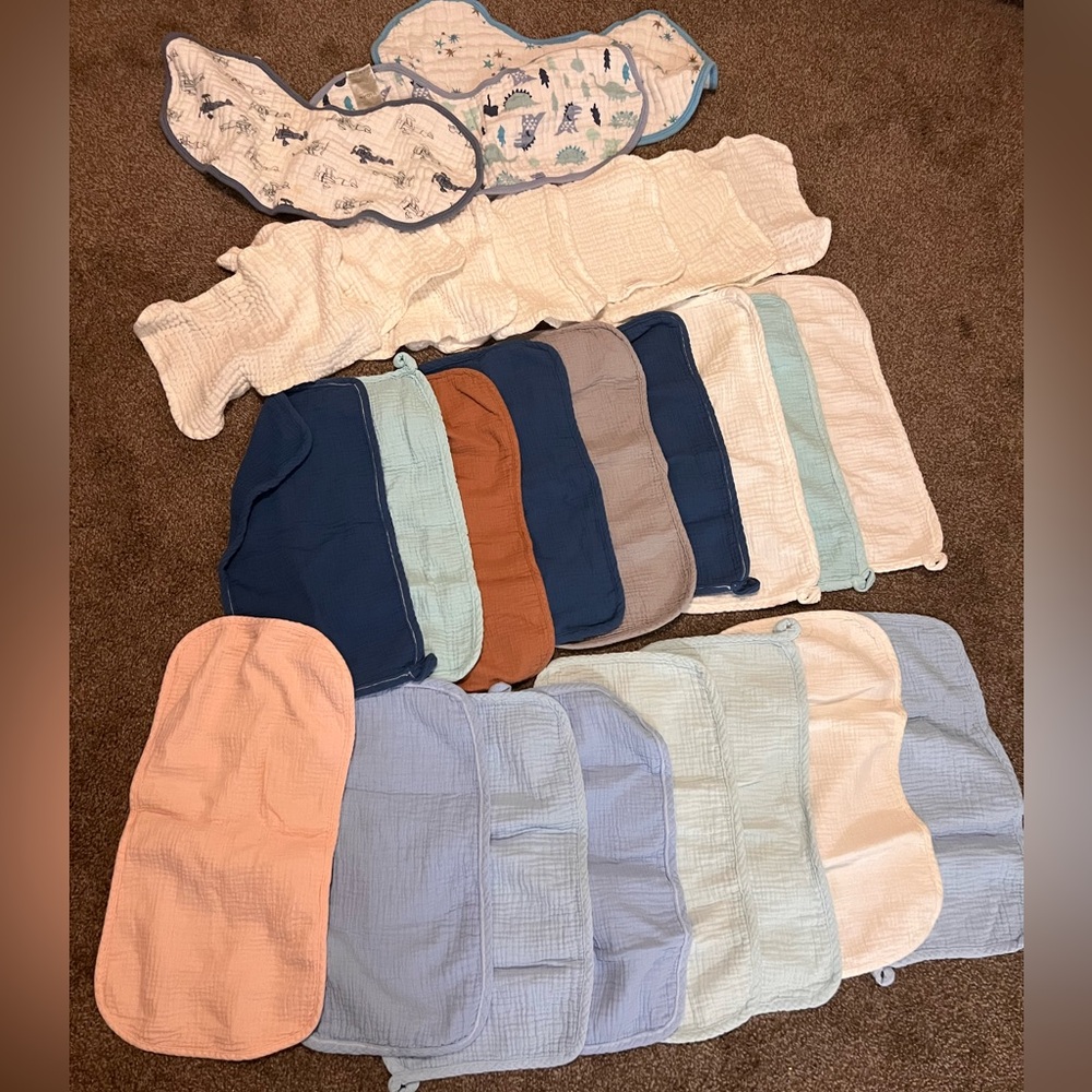 Lot of 27 muslin burp cloths neutral colors